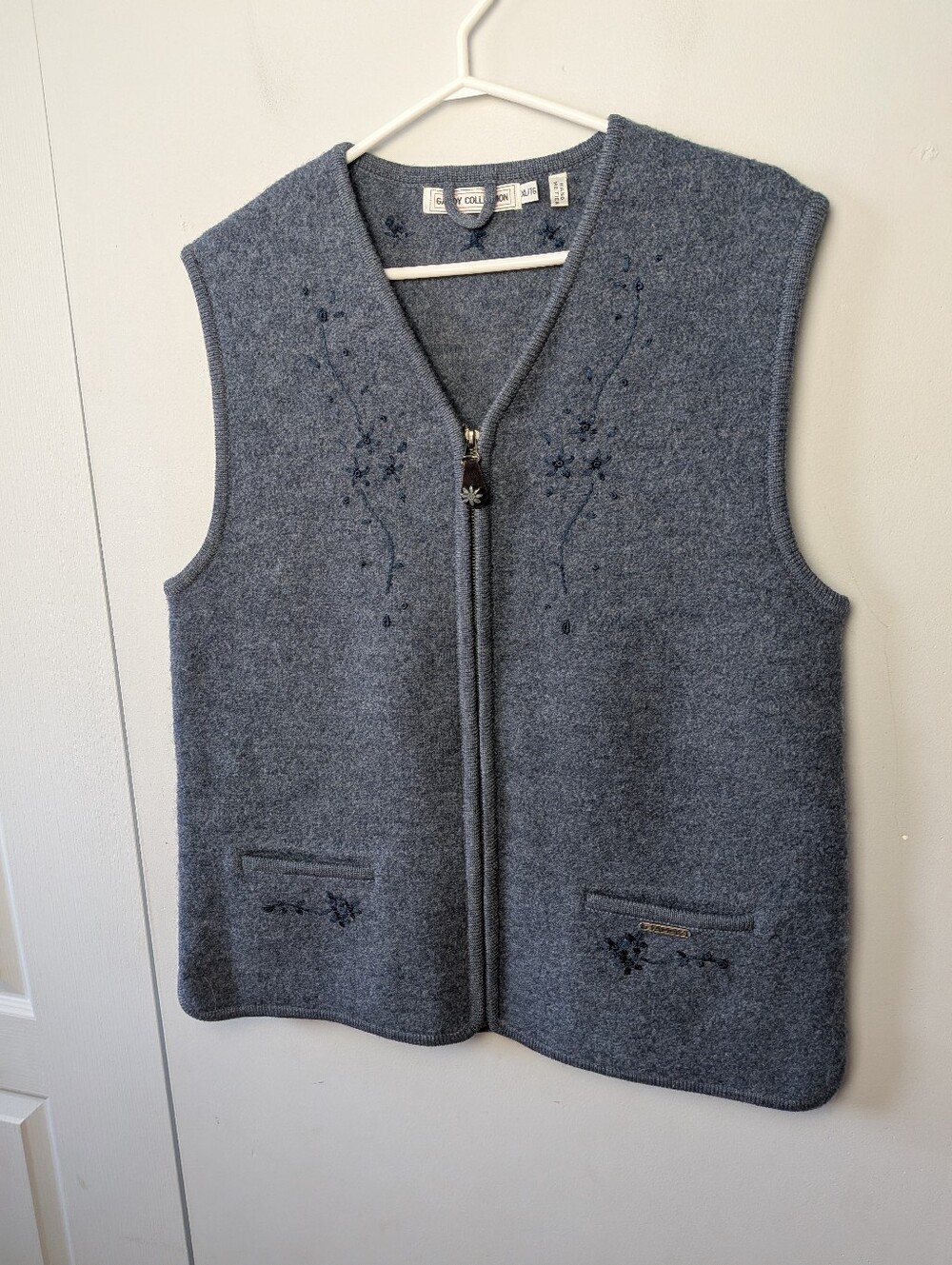 VTG GADDY Collection V Neck Sweater Vest Sleeveless Size XL 100% Wool Blue